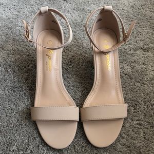 Veprose never been worn size 8 nude heels